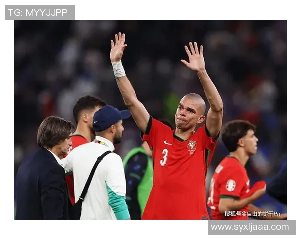 美国足球明星在赛场上的精彩表现与背后的奋斗故事